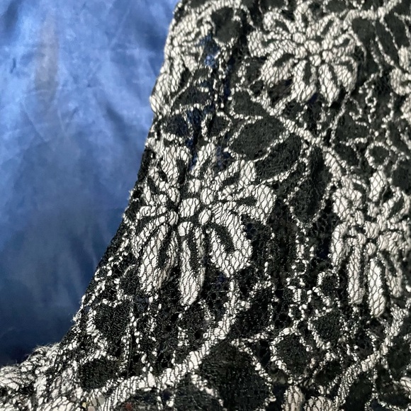 Marks & Spencer Gorgeous black net top with pearls outline & bow - Picture 4 of 4